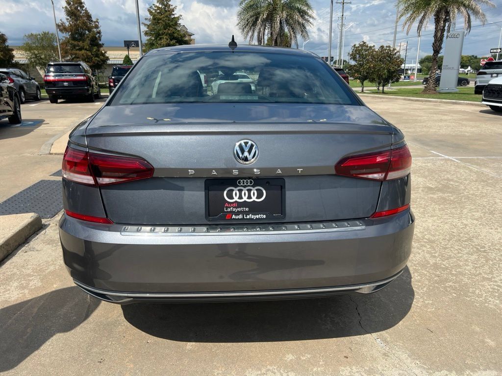 Used 2022 Volkswagen Passat 2.0T SE FWD image 4