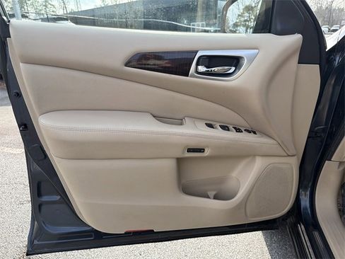 Used 2014 Nissan Pathfinder SL image 10