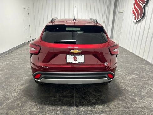 Used 2025 Chevrolet Trax LT FWD image 3
