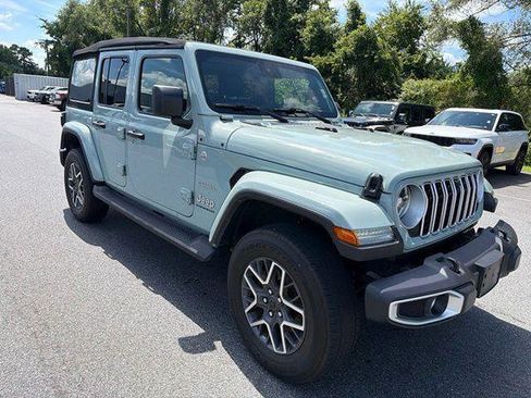 Certified 2024 Jeep Wrangler Unlimited Sahara w/ Technology Group AWD/4WD image 9