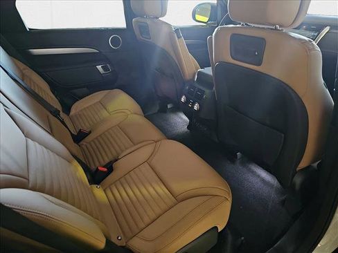 New 2025 Land Rover Discovery Dynamic SE image 10