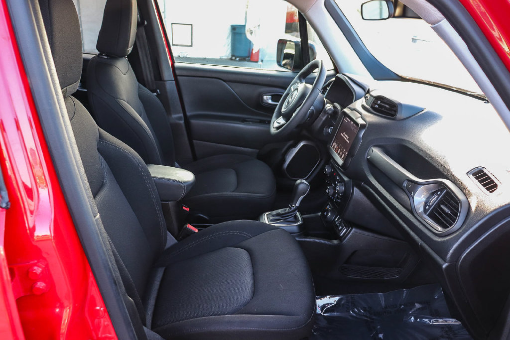 Used 2023 Jeep Renegade Latitude AWD/4WD image 19