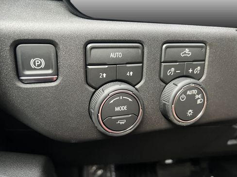 Used 2026 Chevrolet Silverado 1500 LT AWD/4WD image 16
