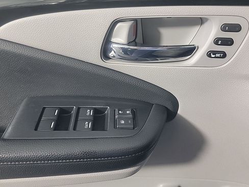 Certified 2019 Honda Pilot Touring image 28
