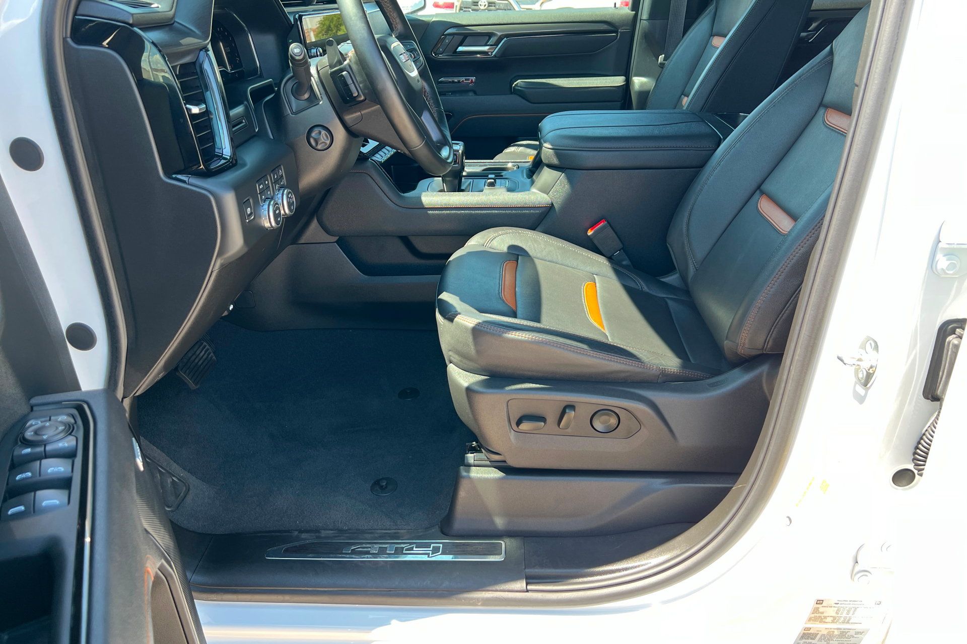 Used 2025 GMC Sierra 1500 AT4 AWD/4WD image 18