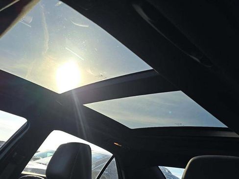 Used 2023 Chrysler 300 C image 5