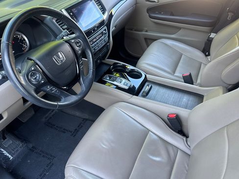 Used 2016 Honda Pilot Touring image 4