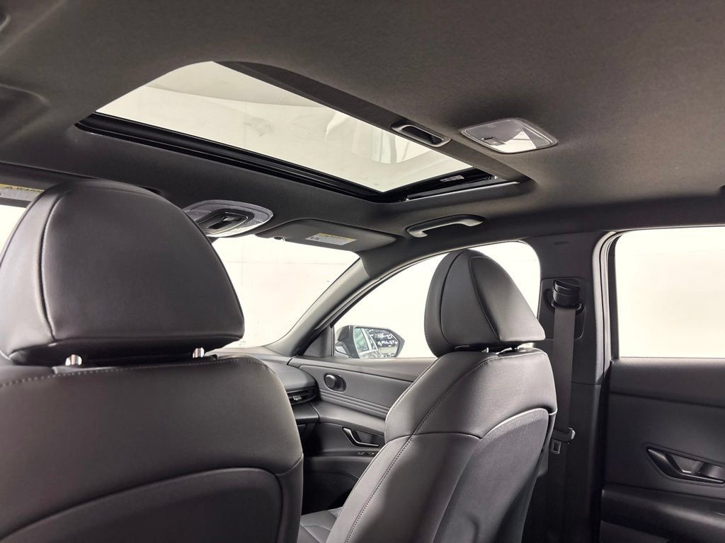New 2026 Hyundai Elantra SEL Sport FWD image 20