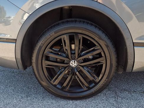 Used 2022 Volkswagen Tiguan SE R-Line image 4