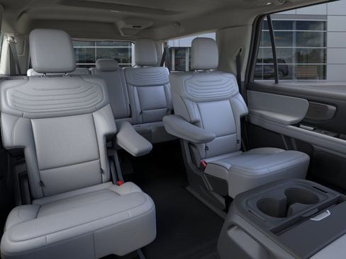 New 2026 Ford Expedition Max Platinum w/ Platinum Ultimate Package AWD/4WD image 11