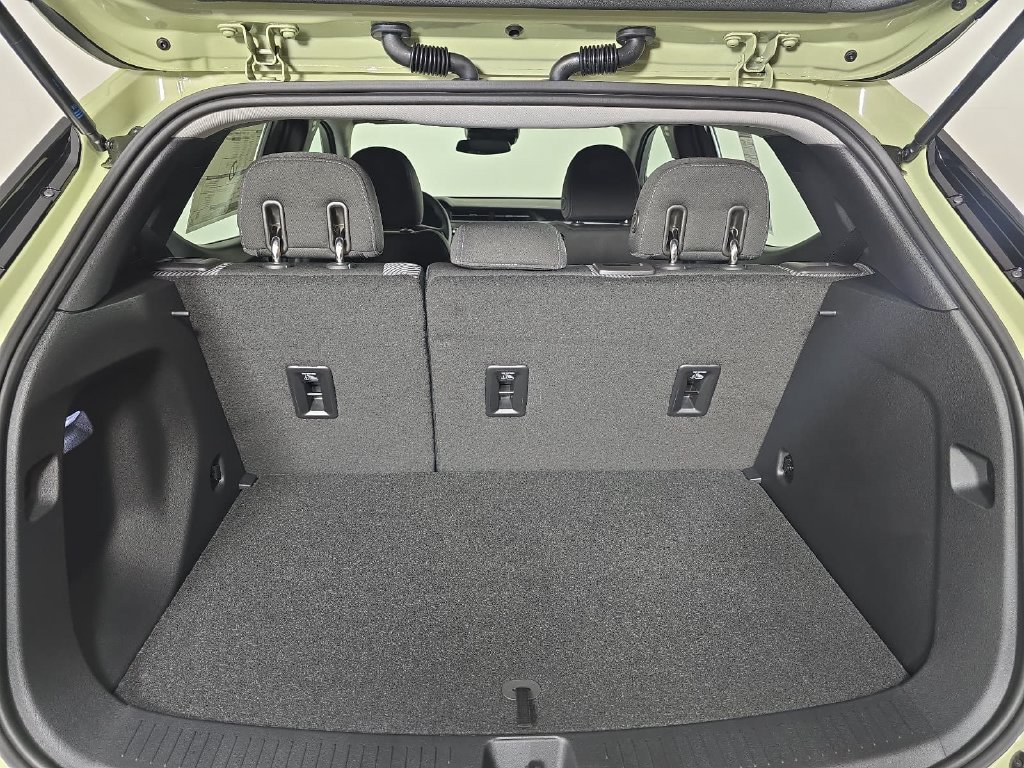 New 2027 Chevrolet Bolt LT w/ Comfort Package FWD image 30