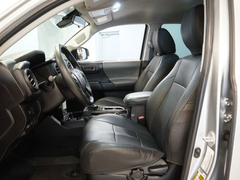 Used 2023 Toyota Tacoma SR AWD/4WD image 5