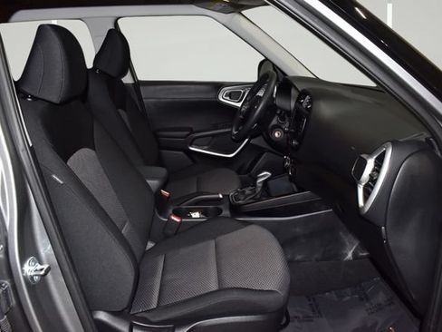 Used 2025 Kia Soul LX w/ LX Technology Package FWD image 15