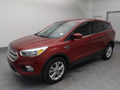 Used 2019 Ford Escape SE image 2