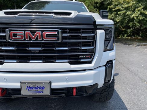 Used 2024 GMC Sierra 2500 AT4 w/ Technology Package AWD/4WD image 15