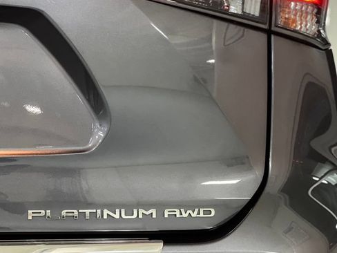 Used 2022 Toyota Highlander Platinum AWD/4WD image 10