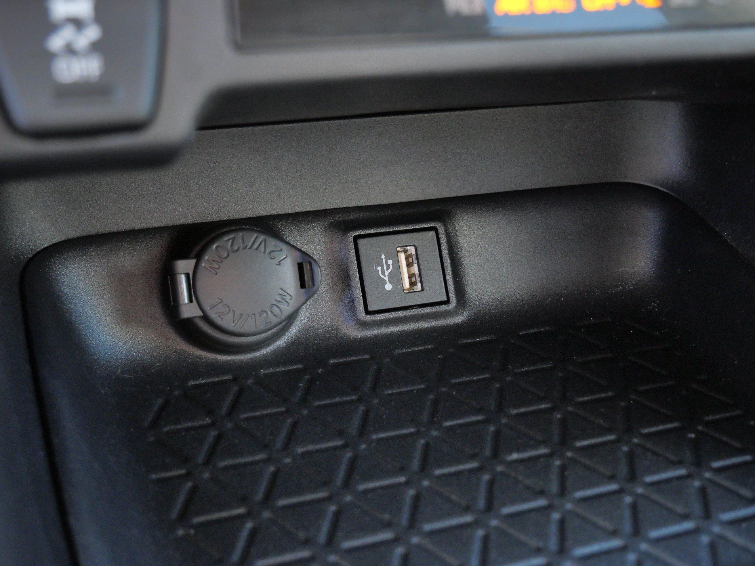 Certified 2025 Toyota RAV4 XLE AWD/4WD image 31