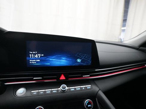 Used 2025 Hyundai Elantra Limited FWD image 6