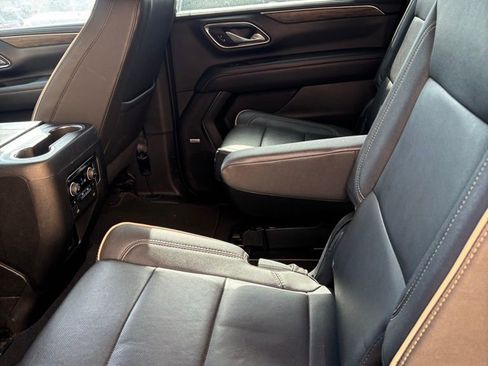 Used 2023 Chevrolet Suburban Premier image 10