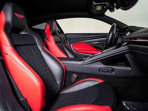 Used 2024 Aston Martin DB12 Coupe RWD image 18