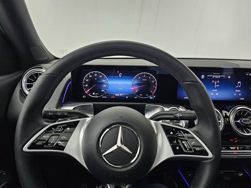 Certified 2025 Mercedes-Benz GLB 250 4MATIC image 39