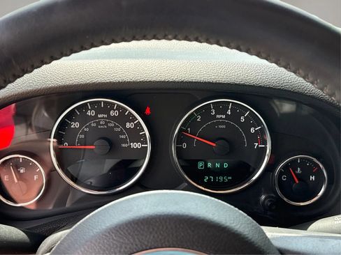Used 2016 Jeep Wrangler Unlimited Rubicon w/ Connectivity Group AWD/4WD image 16