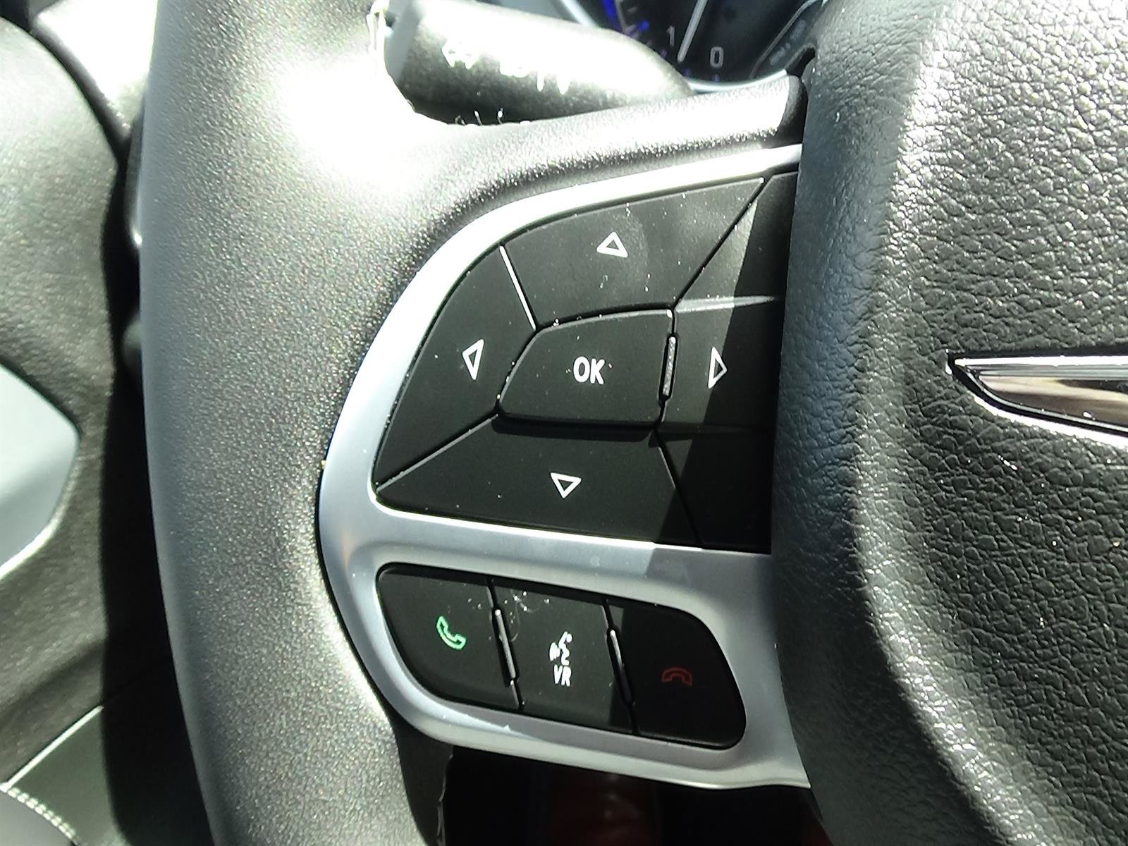 Used 2026 Chrysler Pacifica Limited FWD image 25