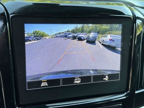 Used 2023 Chevrolet Traverse LT AWD/4WD image 5