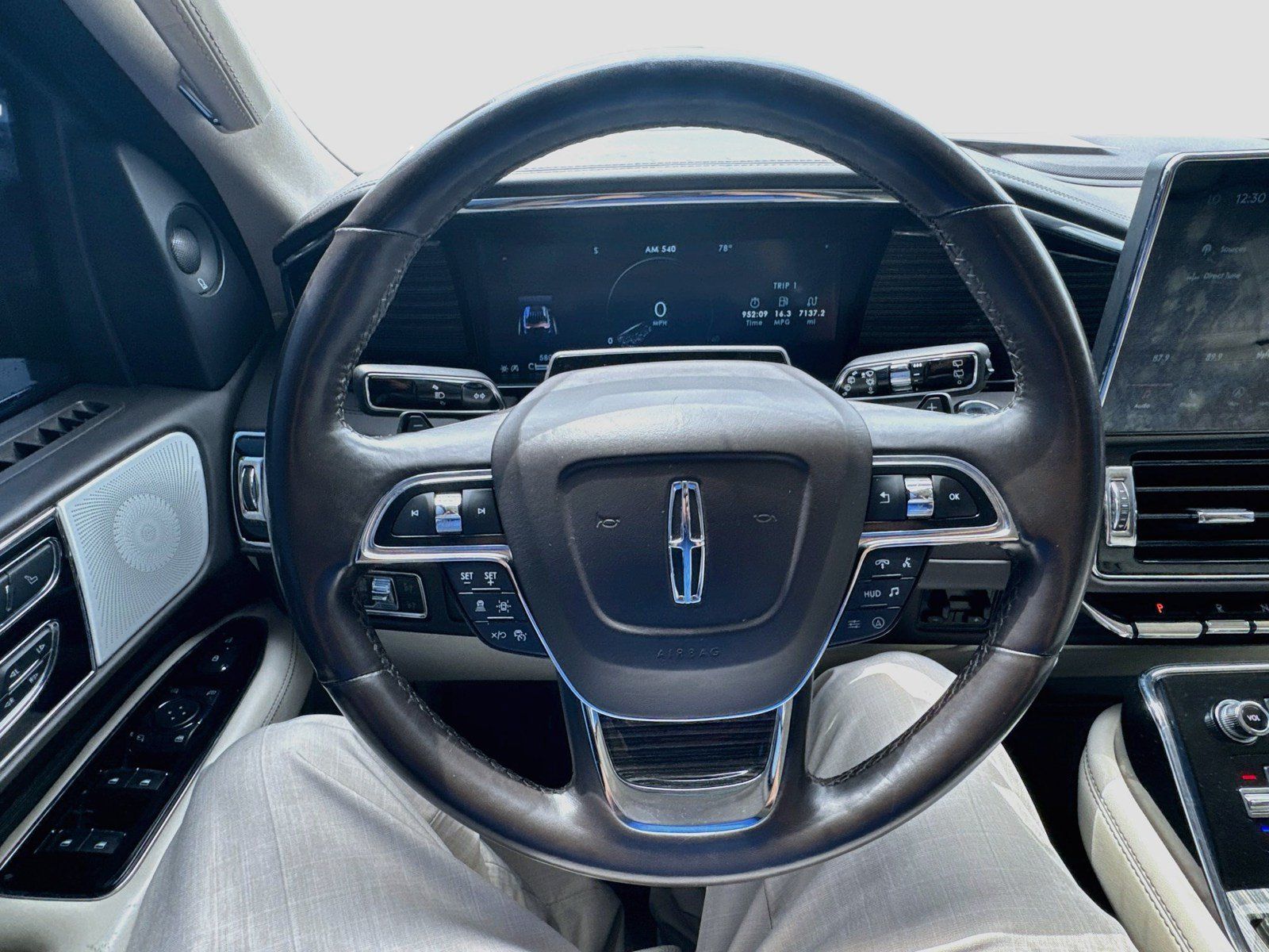 Used 2022 Lincoln Navigator Black Label AWD/4WD image 11