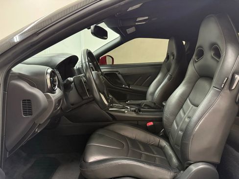 Used 2019 Nissan GT-R Premium w/ Premium Interior Package image 10