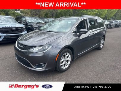 Used 2017 Chrysler Pacifica Touring-L w/ Tire & Wheel Group