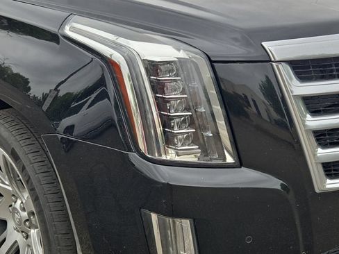 Used 2015 Cadillac Escalade Luxury AWD/4WD image 4