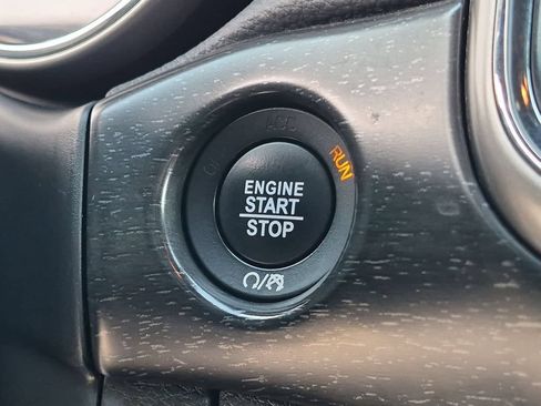 Used 2018 Jeep Grand Cherokee Laredo AWD/4WD image 15