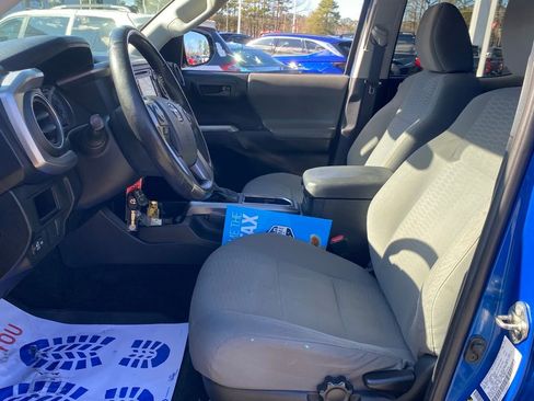 Used 2016 Toyota Tacoma SR5 w/ SR5 Appearance Package (SN) image 6