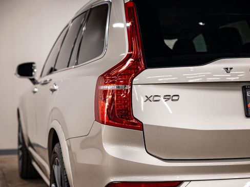 Used 2017 Volvo XC90 T6 Momentum w/ Momentum Plus Package image 36