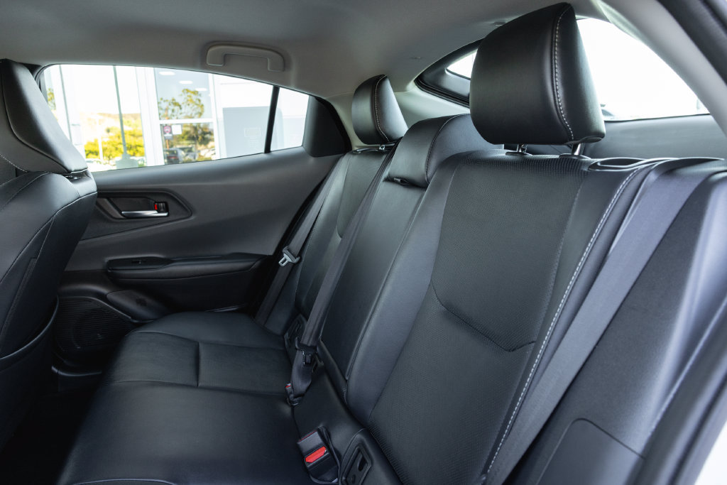 Certified 2024 Toyota Prius XLE FWD image 24
