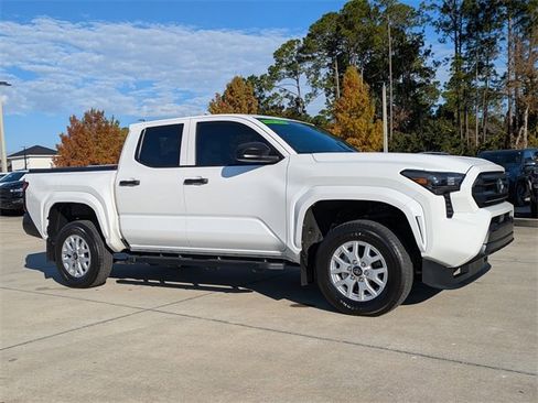 Used 2024 Toyota Tacoma SR image 2