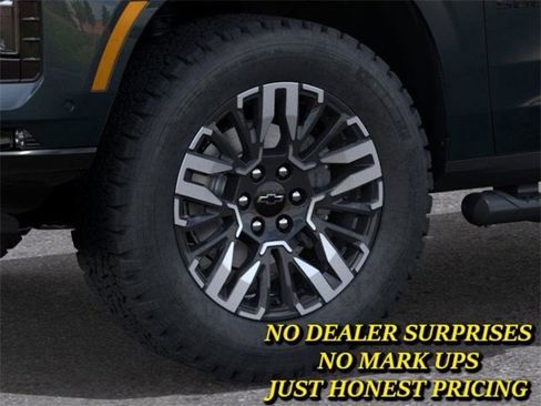 New 2026 Chevrolet Suburban Z71 w/ Comfort Package image 9