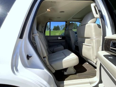 Used 2016 Lincoln Navigator Select AWD/4WD image 19