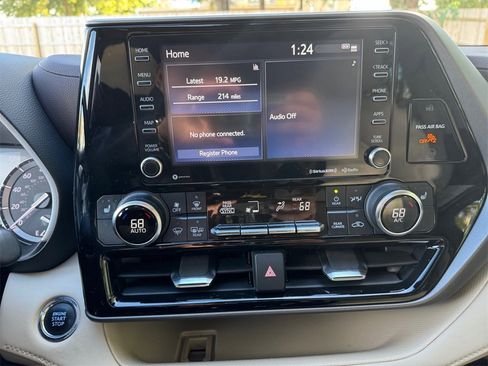 Used 2022 Toyota Highlander XLE image 22