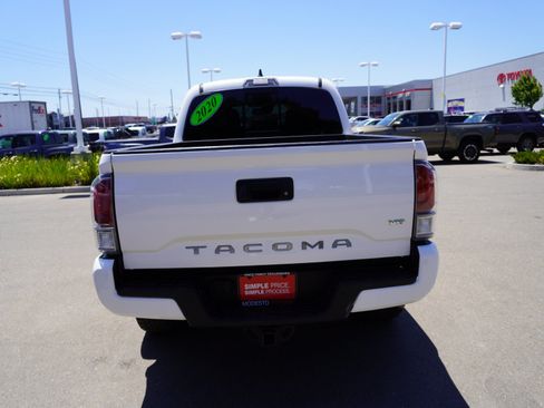 Used 2020 Toyota Tacoma TRD Off-Road w/ Technology Package AWD/4WD image 11