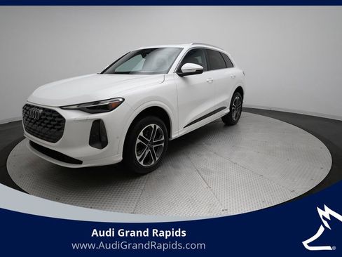 Used 2025 Audi Q5 Premium w/ Convenience Package AWD/4WD image 1