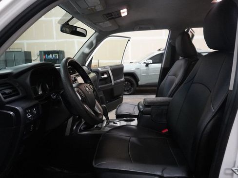 Used 2016 Toyota 4Runner SR5 AWD/4WD image 8