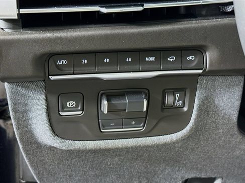 Used 2025 Cadillac Escalade ESV Sport Platinum AWD/4WD image 10