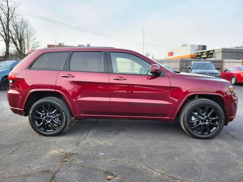 Used 2022 Jeep Grand Cherokee Laredo X image 6