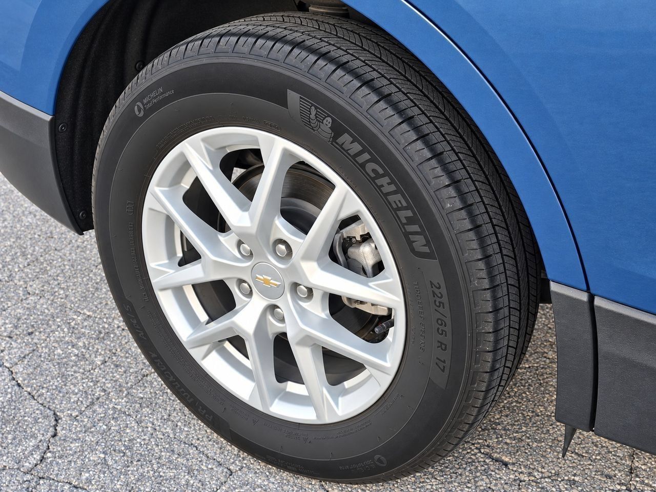 Certified 2024 Chevrolet Equinox LS w/ LS Convenience Package FWD image 9