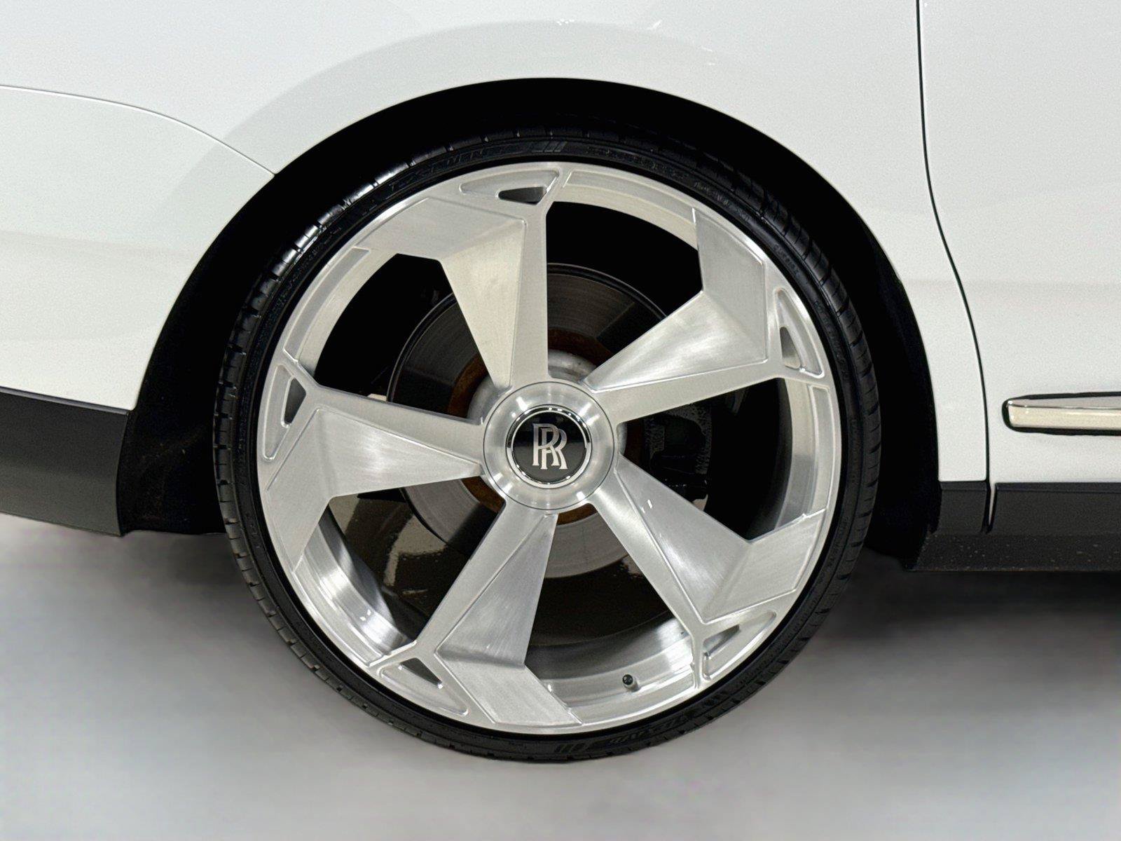 Used 2022 Rolls-Royce Cullinan w/ Cullinan Package AWD/4WD image 39