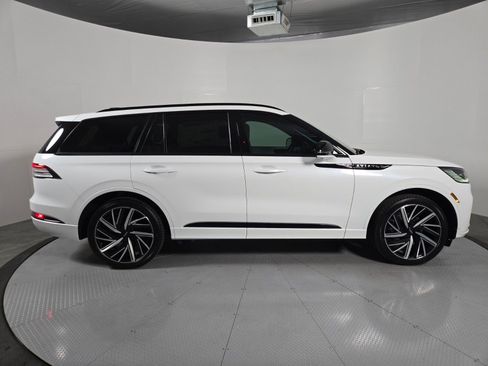 New 2026 Lincoln Aviator Black Label AWD/4WD image 3