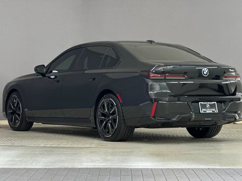 Used 2025 BMW 740i w/ Premium Package image 3