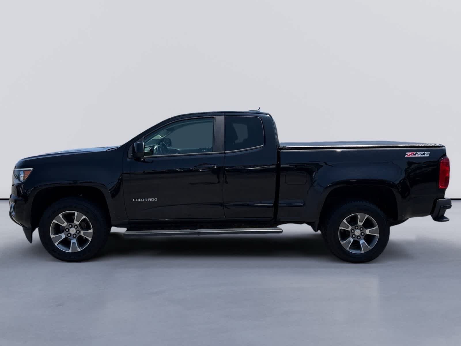 Used 2017 Chevrolet Colorado Z71 AWD/4WD image 2